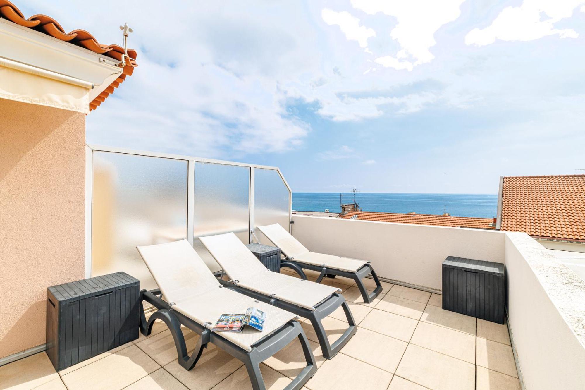 904 - Rooftop In Center, 100m Away Appartamento