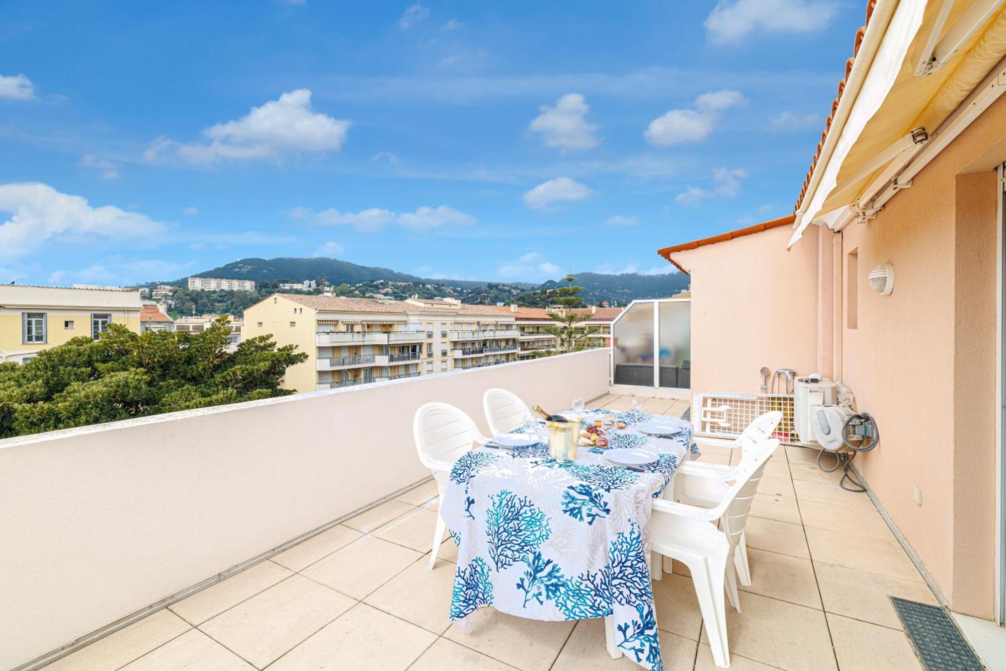 904 - Rooftop In Center, 100m Away Appartamento *