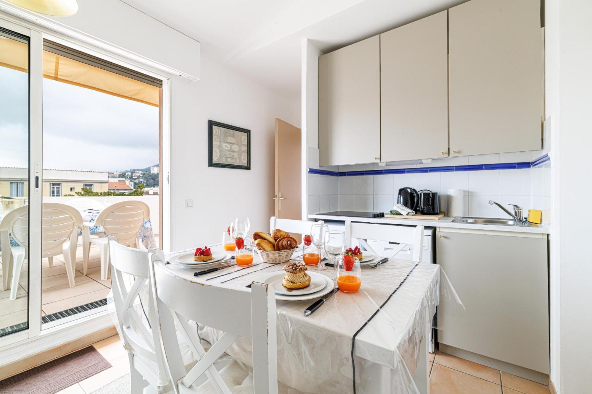 904 - Rooftop In Center, 100m Away * Mentone
